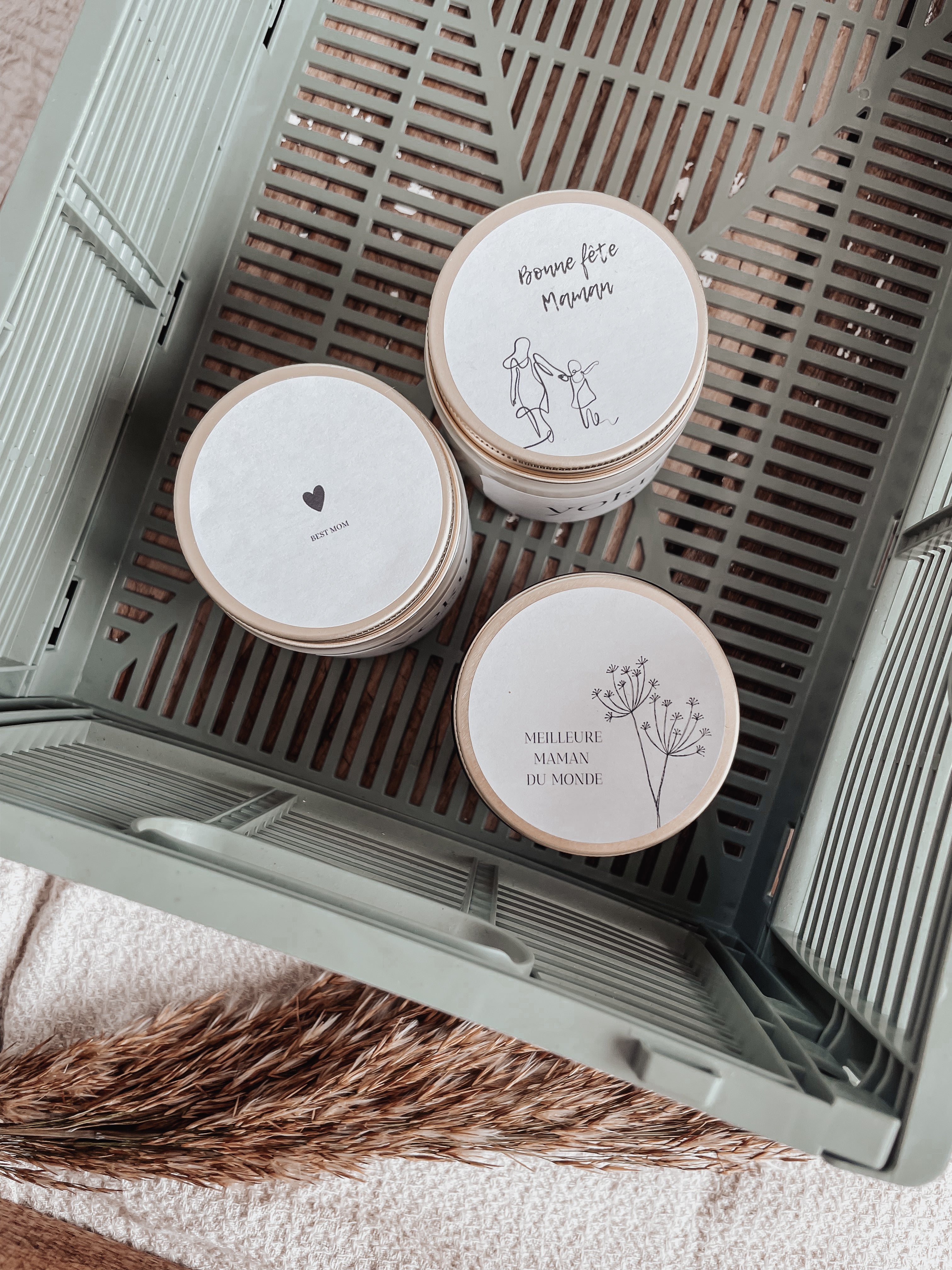 Personalized message on the lid